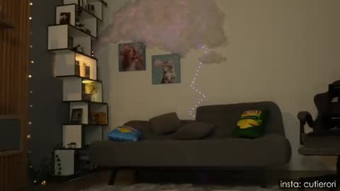 Rori  Instagram cutierori  online show from 10/01/25, 03:12