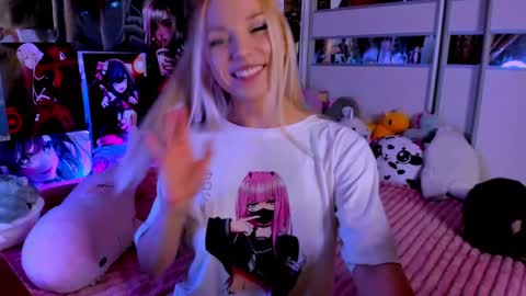 Snapshot of cuttie_ponyy chatting on 12/06/24, 12:45 Nora online show from 12/06/24, 12:45