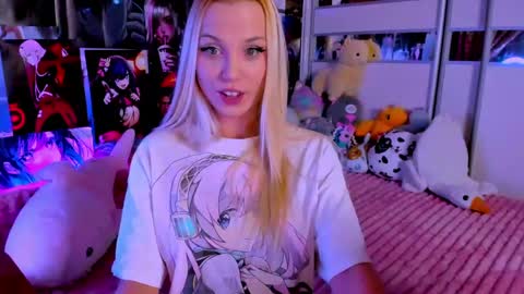 Snapshot of cuttie_ponyy chatting on 12/15/24, 09:31 Nora online show from 12/15/24, 09:31