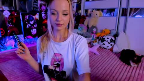 Snapshot of cuttie_ponyy chatting on 01/11/25, 12:44 Nora online show from 01/11/25, 12:44