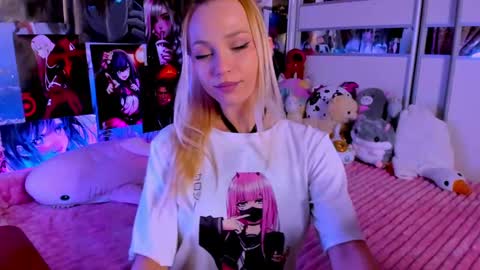 Snapshot of cuttie_ponyy chatting on 02/15/25, 09:26 Nora online show from 02/15/25, 09:26