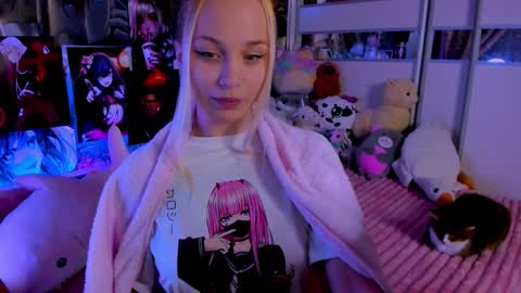 Snapshot of cuttie_ponyy chatting on 09/27/25, 08:25 Nora online show from 09/27/25, 08:25