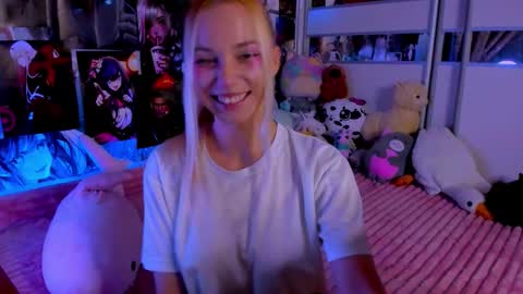 Snapshot of cuttie_ponyy chatting on 10/15/25, 08:31 Nora online show from 10/15/25, 08:31
