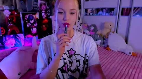 Snapshot of cuttie_ponyy chatting on 12/19/25, 09:33 Nora online show from 12/19/25, 09:33