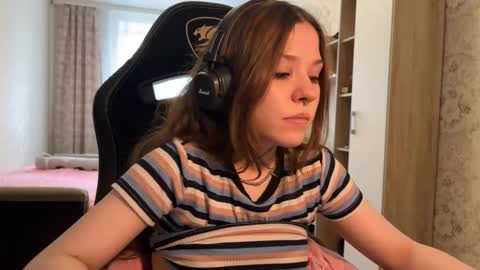 cyber_shawty online show from 04/18/26, 01:59