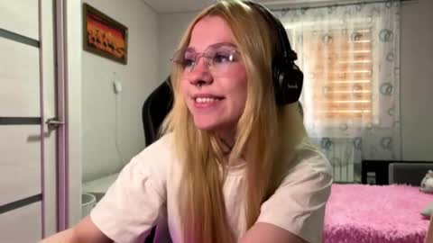 cyber_shawtyz online show from 05/12/26, 12:02