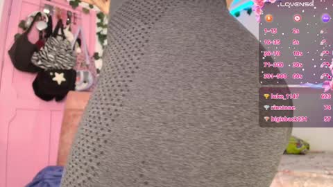 Snapshot of cybercami chatting on 02/06/25, 09:49 Camila online show from 02/06/25, 09:49