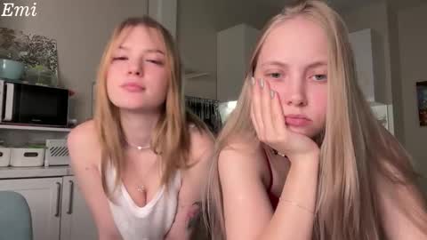 Im Emi streaming with my friend Reyna today online show from 03/05/26, 03:08