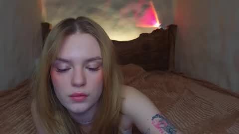 Im Emi streaming with my friend Reyna today online show from 03/25/26, 04:35