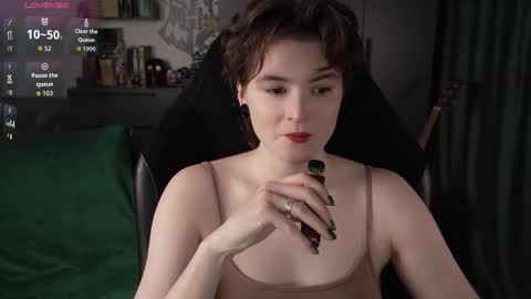 Helen Blossom online show from 12/18/25, 01:39