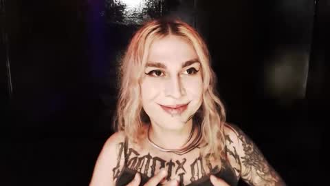 Snapshot of cybertrouble_ chatting on 11/28/25, 11:51 Nikki online show from 11/28/25, 11:51