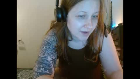 Snapshot of d_a_i_s_y chatting on 03/09/25, 10:52 Daisy online show from 03/09/25, 10:52