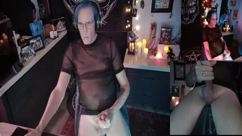 Snapshot of d_j_strokes chatting on 12/20/25, 08:21 Dave online show from 12/20/25, 08:21