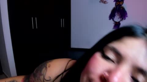 Snapshot of daahanna_ chatting on 12/22/24, 05:12 Ailyn online show from 12/22/24, 05:12