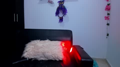 Snapshot of daahanna_ chatting on 12/24/24, 01:49 Ailyn online show from 12/24/24, 01:49