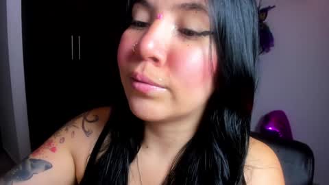 Snapshot of daahanna_ chatting on 01/29/25, 11:04 Ailyn online show from 01/29/25, 11:04