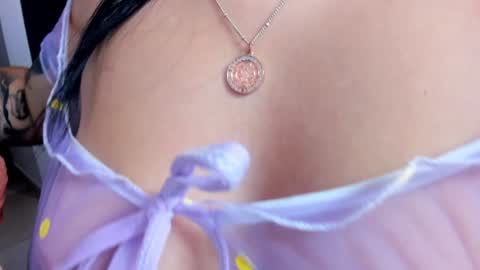 Snapshot of daahanna_ chatting on 02/09/25, 01:44 Ailyn online show from 02/09/25, 01:44