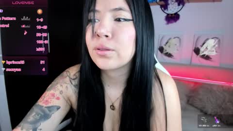 Snapshot of daahanna_ chatting on 09/12/25, 10:43 Ailyn online show from 09/12/25, 10:43