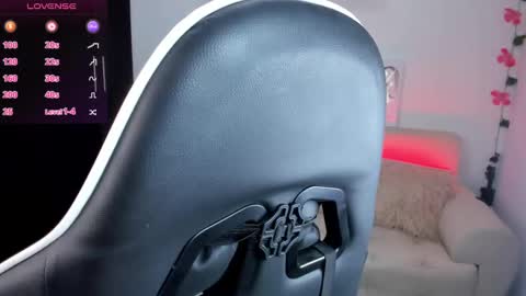 Snapshot of daahanna_ chatting on 10/02/25, 11:45 Ailyn online show from 10/02/25, 11:45