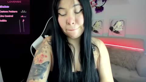 Snapshot of daahanna_ chatting on 10/11/25, 01:05 Ailyn online show from 10/11/25, 01:05