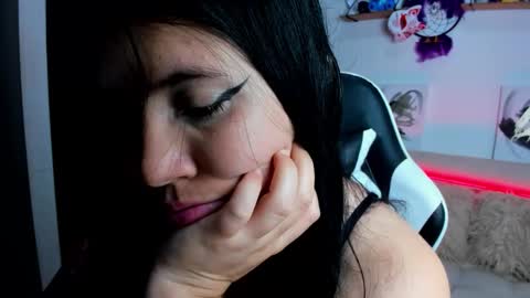 Ailyn  online show from 11/27/25, 02:13