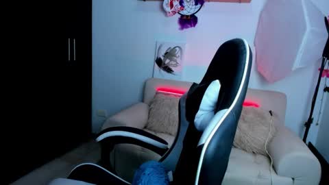 Snapshot of daahanna_ chatting on 11/28/25, 02:14 Ailyn online show from 11/28/25, 02:14