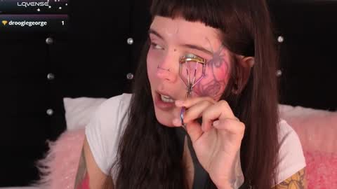 Snapshot of daarlene chatting on 01/28/25, 10:12 Darlene online show from 01/28/25, 10:12