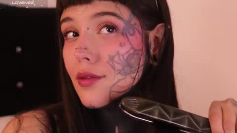 Snapshot of daarlene chatting on 02/14/25, 01:34 Darlene online show from 02/14/25, 01:34