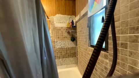 Snapshot of daddydic120402 chatting on 10/18/25, 04:19 daddydic120402 online show from 10/18/25, 04:19