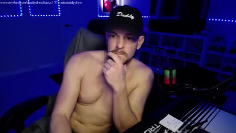 Snapshot of daddydrewlicious chatting on 12/17/25, 02:06 Drew online show from 12/17/25, 02:06