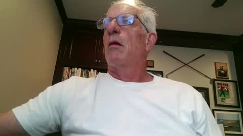 Snapshot of daddyluv2u chatting on 10/06/25, 10:29 daddyluv2u online show from 10/06/25, 10:29