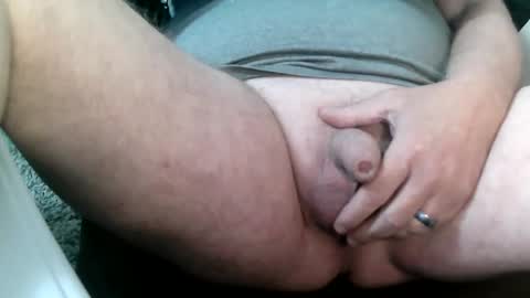 Snapshot of daddysmalls_55 chatting on 12/19/24, 11:46 daddysmalls online show from 12/19/24, 11:46