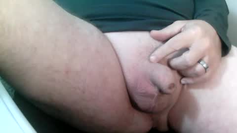 Snapshot of daddysmalls_55 chatting on 12/25/24, 08:28 daddysmalls online show from 12/25/24, 08:28