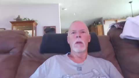 Snapshot of daddysmk chatting on 11/04/25, 03:44 daddysmk online show from 11/04/25, 03:44