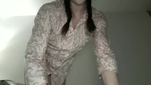 Snapshot of daddysssgoodgirl chatting on 10/19/25, 06:36 daddys good girl online show from 10/19/25, 06:36