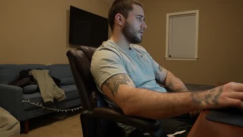 Snapshot of daddywassuppp4 chatting on 12/20/24, 06:08 Jon online show from 12/20/24, 06:08