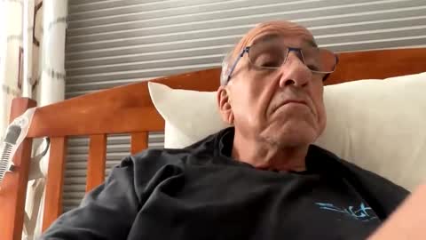 Snapshot of daddyweis chatting on 11/04/25, 03:27 daddyweis online show from 11/04/25, 03:27