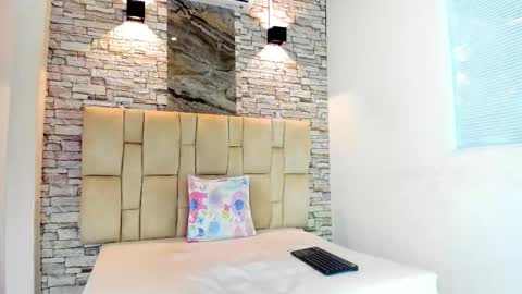 Snapshot of dafne_brownn_ chatting on 12/17/25, 03:56 DAFNE online show from 12/17/25, 03:56