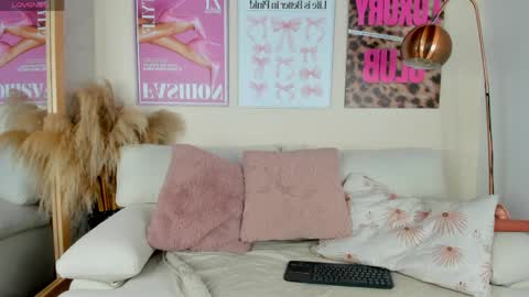 dafne_hillss online show from 05/08/26, 11:48