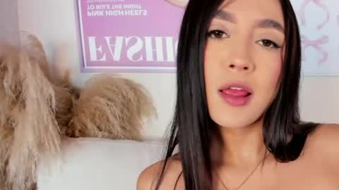 dafne_hillss online show from 05/26/26, 11:50