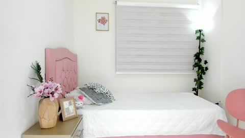 Snapshot of dafne_maroto chatting on 04/08/26, 01:11 Dafne online show from 04/08/26, 01:11