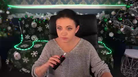 Dafni Mon online show from 12/17/25, 06:52