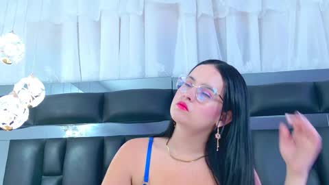 Dahiana online show from 10/15/25, 11:32