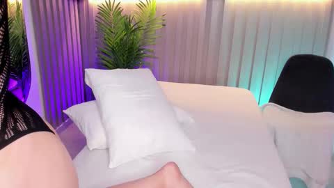 dahianthompson1_ online show from 01/16/26, 09:52