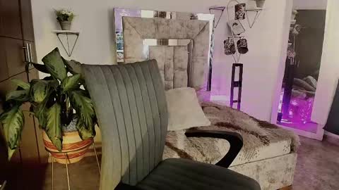 dahnia_cruz online show from 04/20/26, 01:36