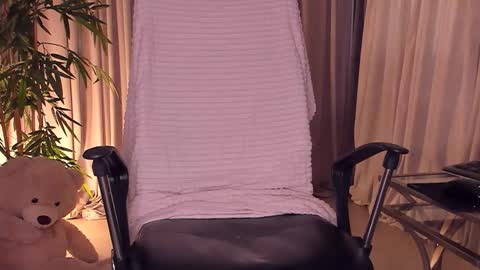 Snapshot of dahraveyne chatting on 09/30/25, 07:02 Deea online show from 09/30/25, 07:02