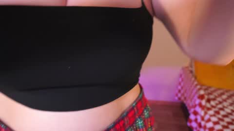 Snapshot of daien_halpert chatting on 12/14/24, 12:11 Cute DianaOnline mostly at 8pm-0000 am UK TimeTuesday and Wednesday off online show from 12/14/24, 12:11