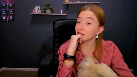 Snapshot of daisy_candy chatting on 12/10/24, 04:24 Little Di online show from 12/10/24, 04:24