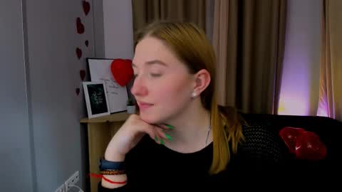 Snapshot of daisy_candy chatting on 02/26/25, 05:28 Little Di online show from 02/26/25, 05:28