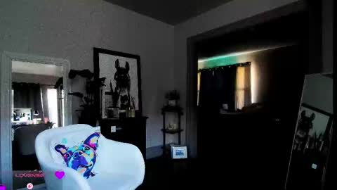 Snapshot of daisy_dove chatting on 11/19/25, 03:12 Daisy online show from 11/19/25, 03:12